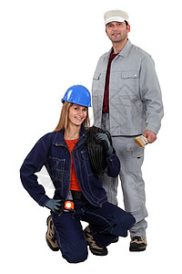 画家下跪的电工领班企业电缆制造业商业维修微笑帽子生产劳动员工高清图片素材