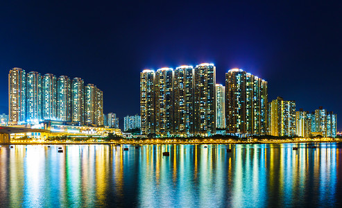 香港夜校公寓楼 晚上背景图片