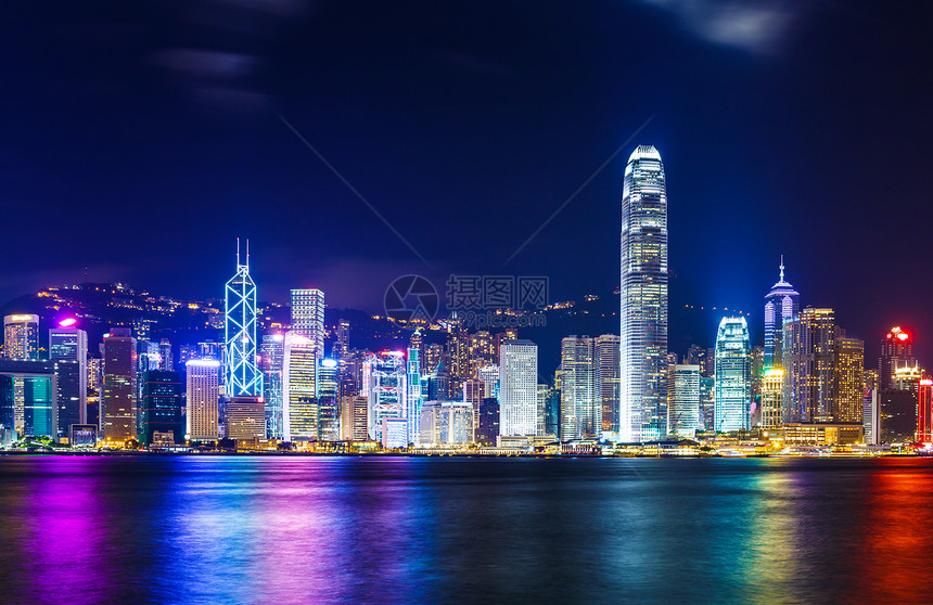 香港晚上的天线办公室城市地标景观金融建筑办公楼商业摩天大楼图片