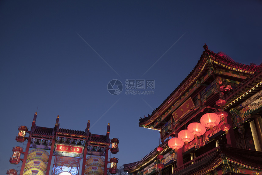 中国北京夜间照明的中国传统建筑 校对 Portnoy文化摄影灯笼天空水平低角度外观视图图片