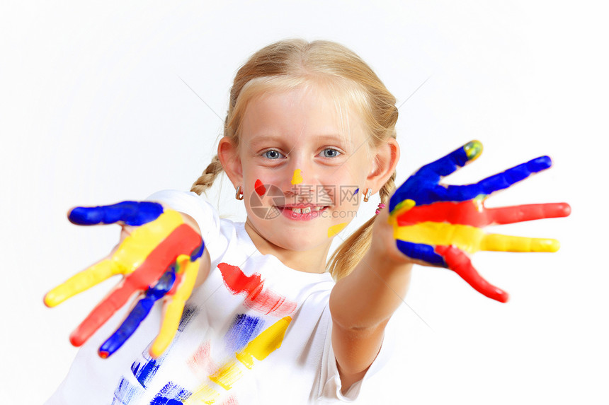 手上涂着油漆的幸福的孩子手指绘画艺术家艺术身份乐趣工艺童年艺术品女孩图片