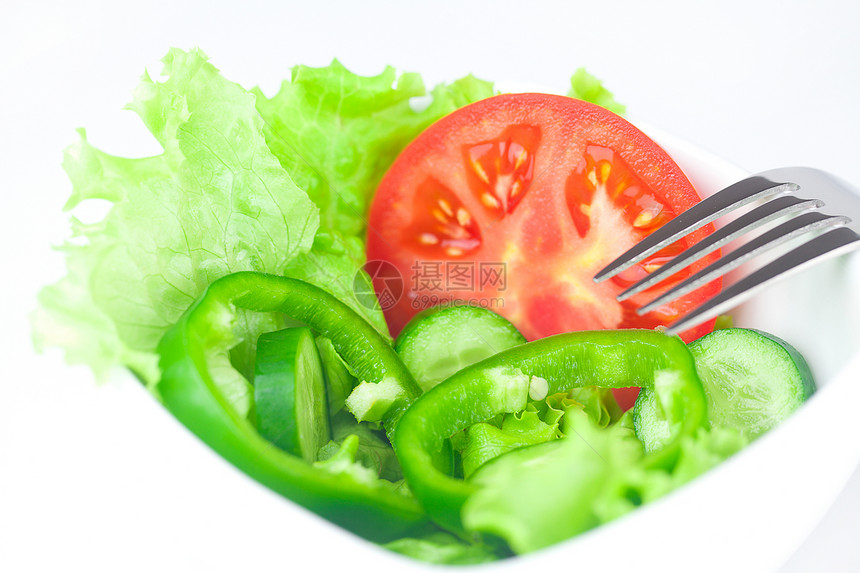 叉 菜 番茄 黄瓜和胡椒午餐盘子饮食叶子蔬菜白色沙拉小吃绿色草药图片