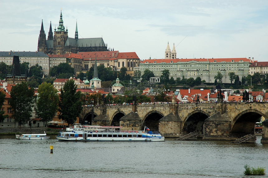 布拉格城堡和查尔斯桥历史全景房屋风景地标城市观光景观旅游图片