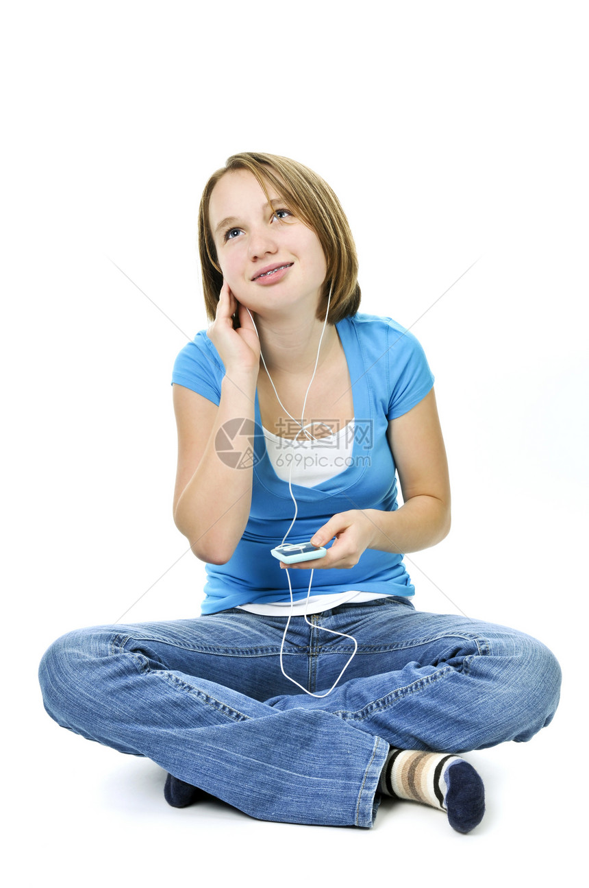 女孩听音乐的少女闲暇白色耳塞女孩们曲目电子立体声青年女性音乐播放器图片