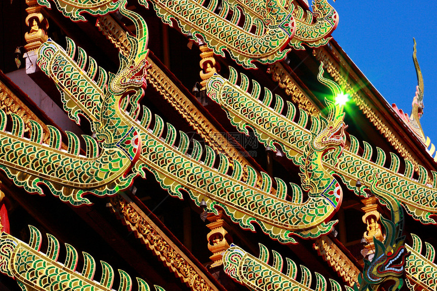 长长和反射光线木头天空蓝色镜子宗教玻璃团体建筑学绿色寺庙图片
