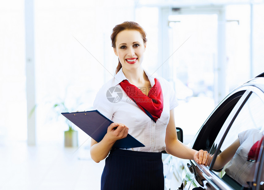 汽车沙龙女顾问合同经销商成人车辆发动机女孩司机兜帽职业销售量图片