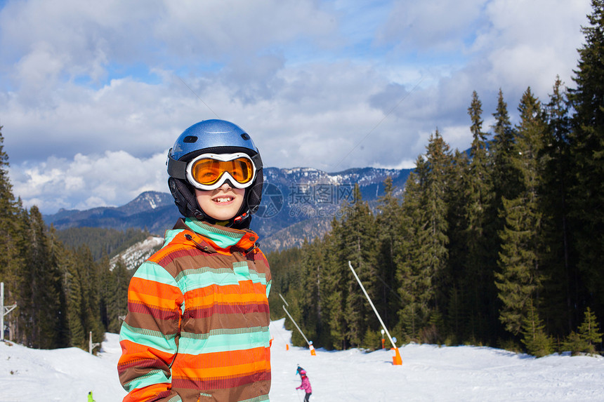 滑雪女孩粉末晴天季节头盔活动运动员自由女性滑雪者风镜图片