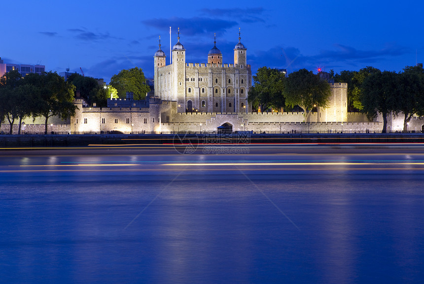 伦敦塔和泰晤士河历史城堡历史性点燃地标观光建筑学旅游景点旅行图片