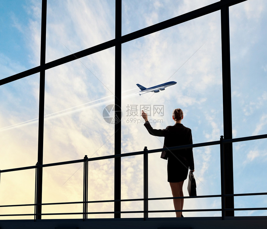 机场女商务人士展示手提包运输商务旅行乘客会议女孩航空冒险图片