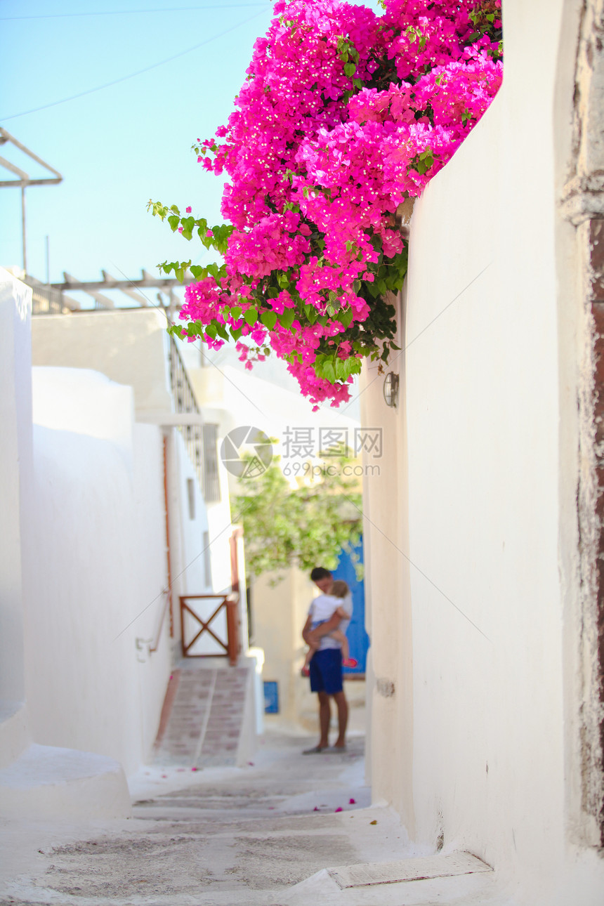 希腊与旧旧传统白屋的美丽街道建筑脚步旅游场景房子天空建筑学假期石头阳台图片