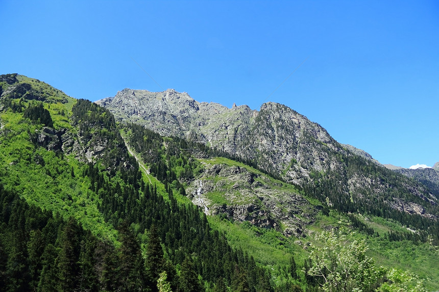 高加索绿色山脉悬崖绿色高度首脑爬坡木头叶子顶峰风景森林图片