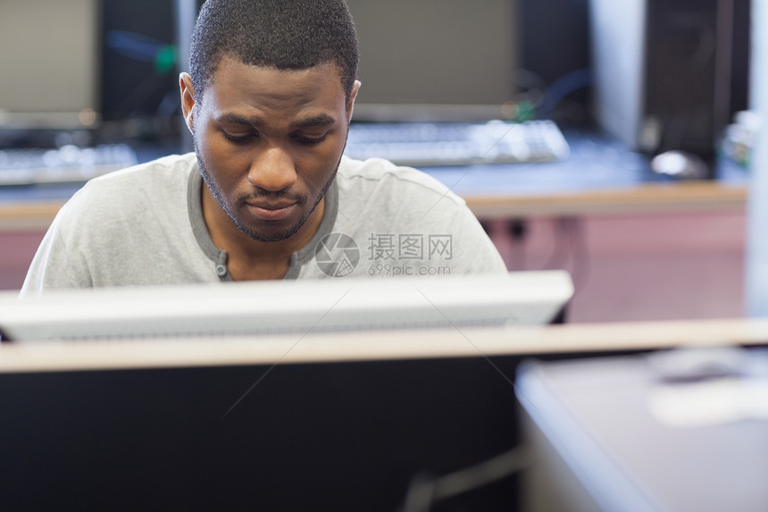 在计算机班工作的学生人数电脑室电脑教育监视器黑色技术学习课堂班级大学图片