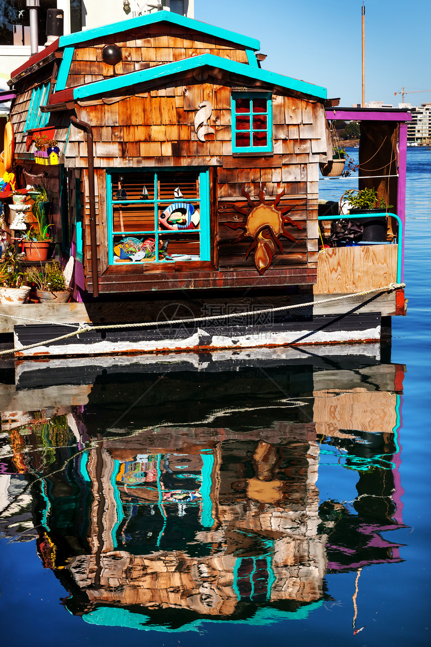 维多利亚州浮游家庭村棕旗豪船图片