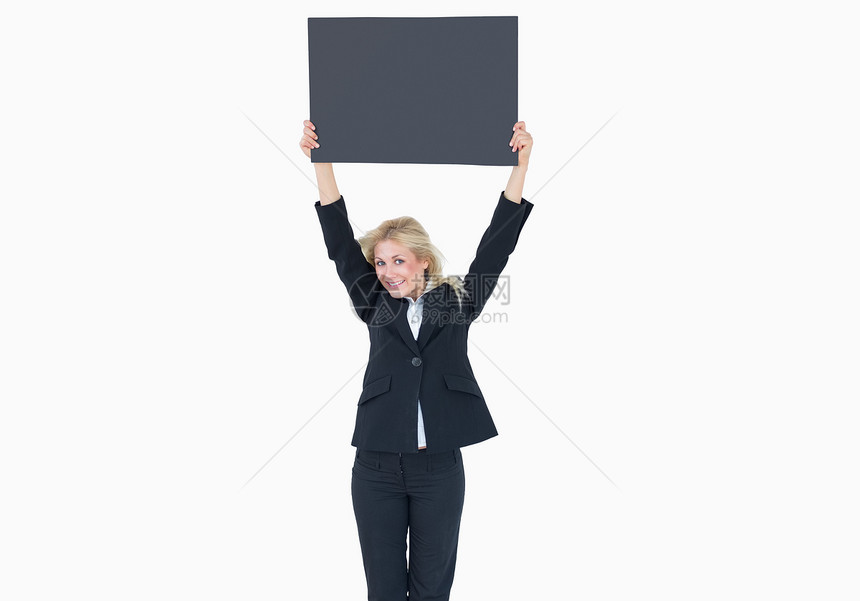 年轻女商务人士的肖像举着空横幅图片