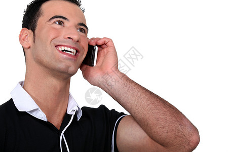 男人在电话里笑脖子马球胶合快乐耳朵筋膜白色风度笑声乐趣背景图片