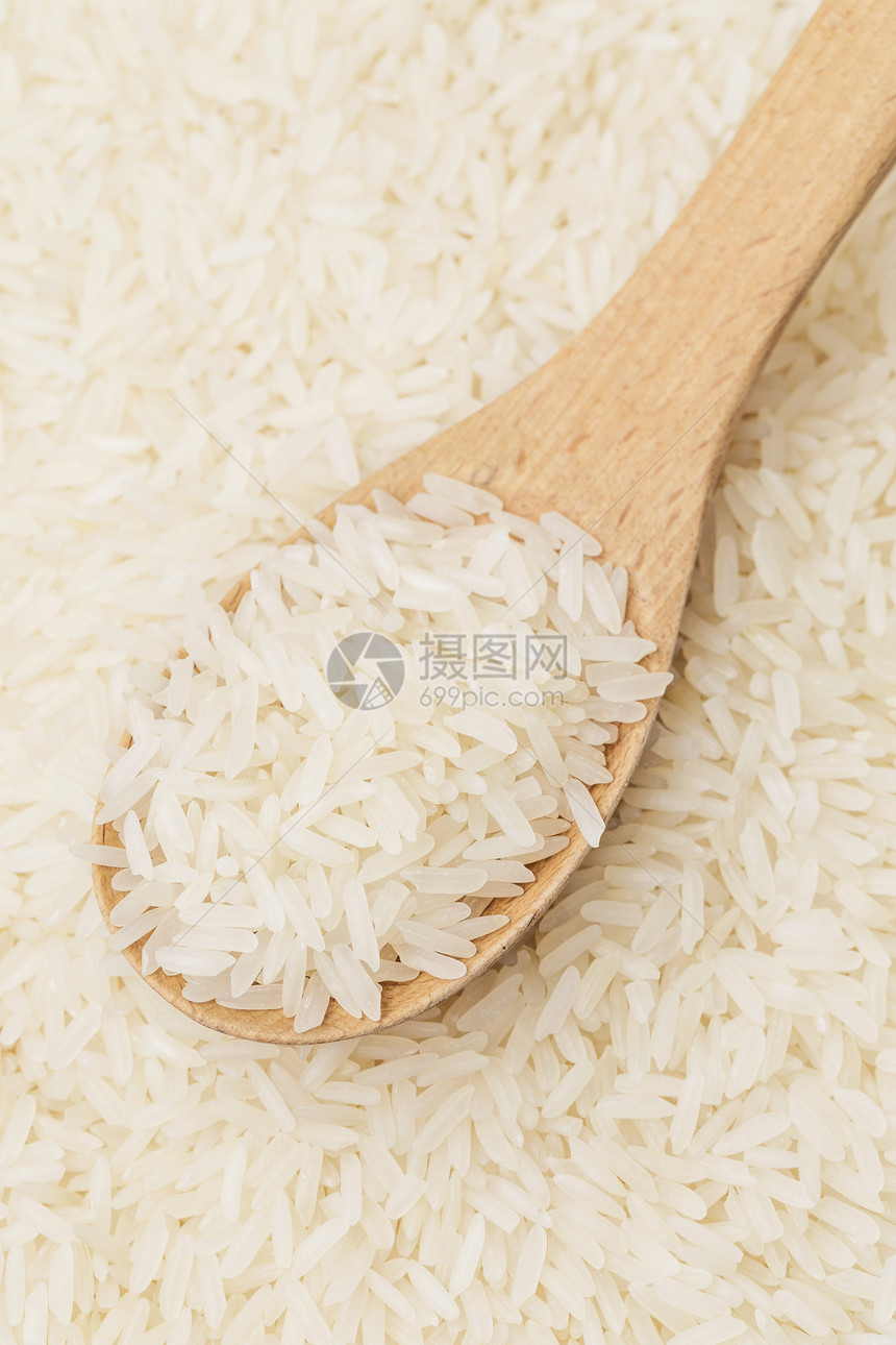 茶匙上的白米食物颗粒状白色谷物木头勺子美食核心粮食图片