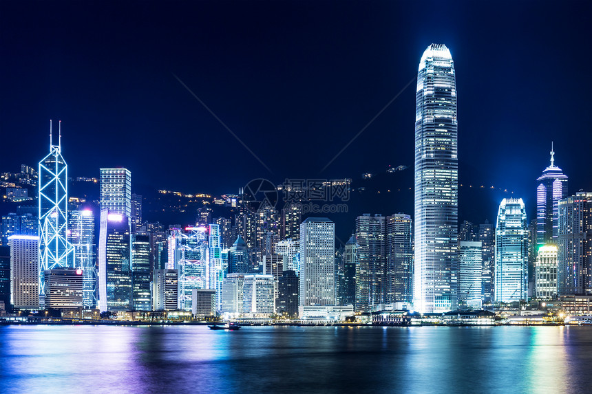 香港夜间地标金融办公室办公楼摩天大楼市中心建筑商业公司天空天际图片