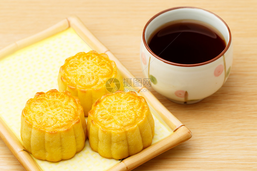 中国传统的月饼和茶叶图片