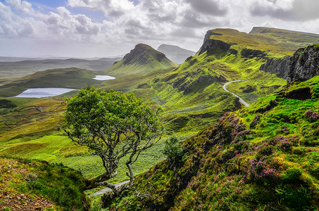 苏格兰高地斯凯岛Quiraing山脉的景象高清图片