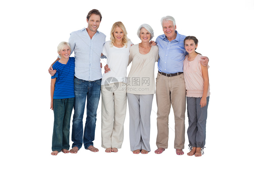 家庭在白色背景下站立图片