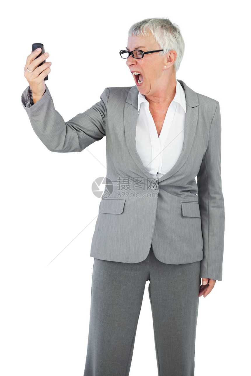 愤怒的女商务人士在电话中尖叫外套人士烦躁女士套装女性商务短发技术西装图片