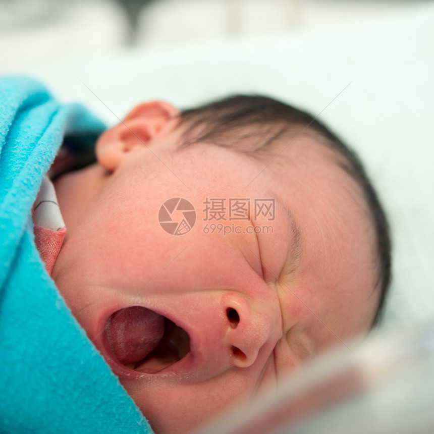 新生儿亚洲女婴图片