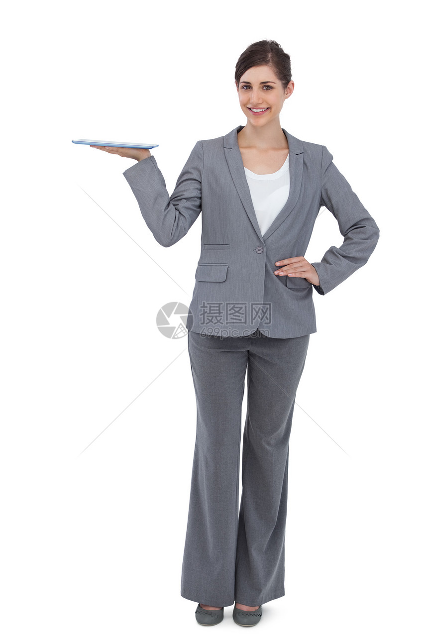 拥有平板电脑的微笑女商务人士图片