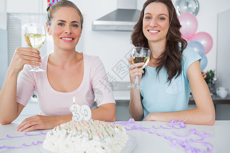 欢乐的女士们 生日祝酒会背景图片
