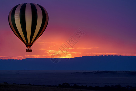 太阳热气球外溢大草原衬套马赛平原航班旅游国家天空马拉篮子背景