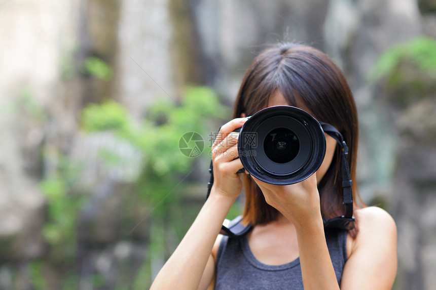 女摄影师镜片女性拍照相机摄影女人女士照片图片