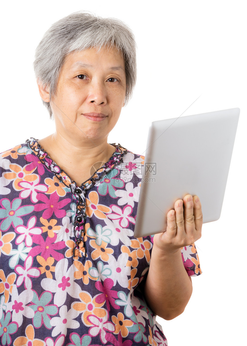 亚洲年老妇女带数字平板电脑白色药片老太婆退休技术老年男人女人老人图片