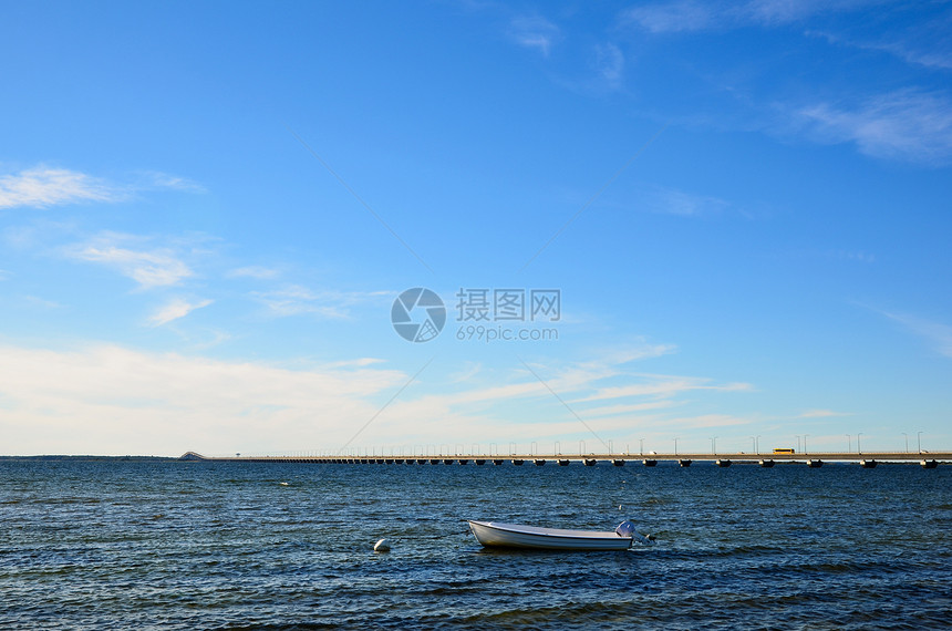 舰桥上的船只闲暇穿越蓝色旅游晴天天空环境假期游客运输图片