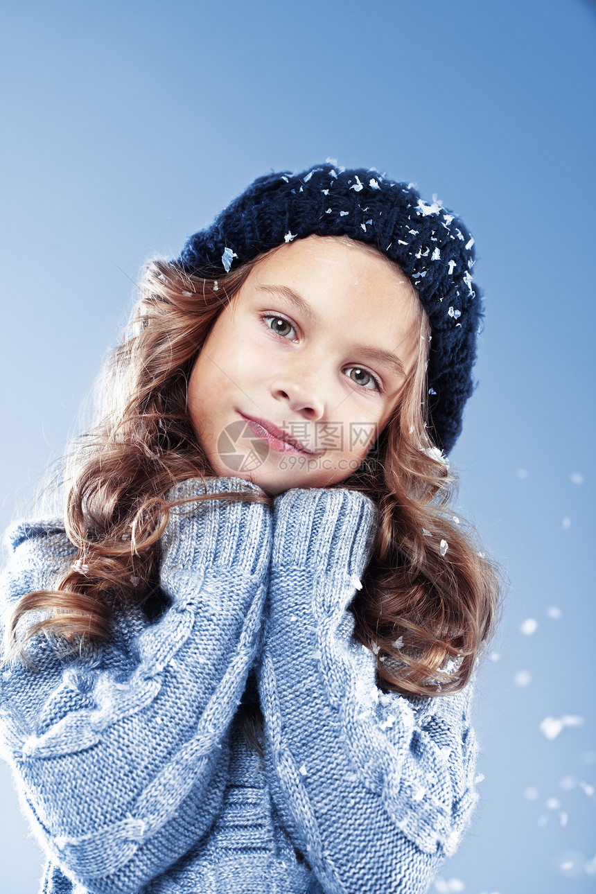 冬季画像童年毛衣美丽孩子女性女儿工作室头发女孩蓝色图片