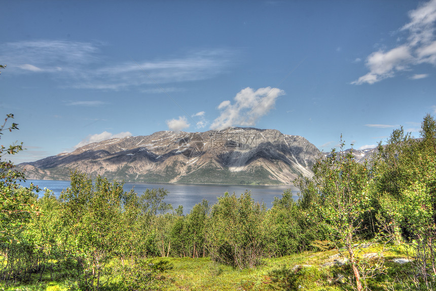 挪威景观挪威游客峡湾爬坡池塘天空气氛农村戏剧性旅行岩石图片