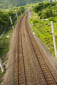 铁路草地过境森林旅行岩石轨道运输绿色场地火车背景图片