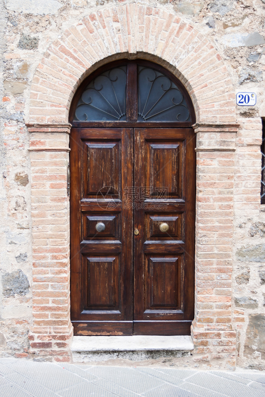 意大利旧的优雅门房子建筑学出口雕刻建筑钥匙入口装饰复古金属图片