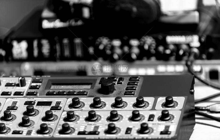 音频混音器的剪贴照片音乐会技术桌子工作室乐器体积玩家音乐混合器均衡器图片