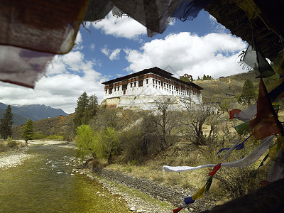 不丹王国经幡旅游寺院佛教徒建筑学旅行宗教高清图片