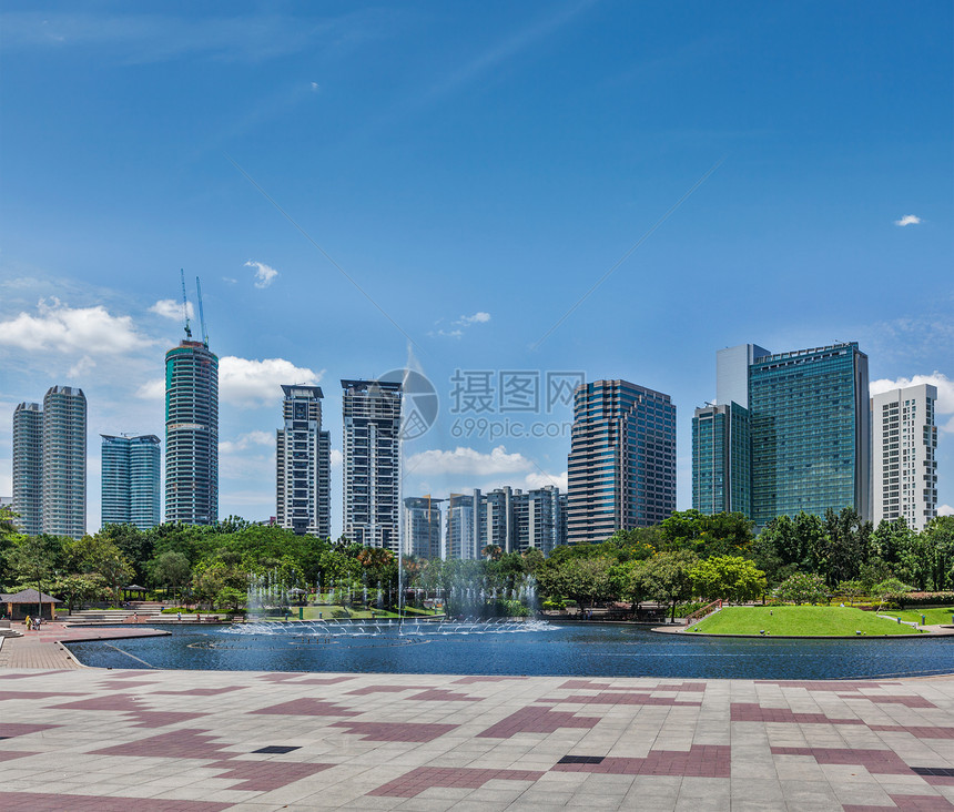 马来西亚吉隆坡中央商业区天际线Skyline城市风景天际吸引力月亮园林绿化建筑地标天空图片