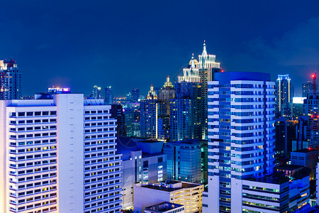 夜间曼谷天线景观办公楼高楼建筑市容办公室大楼摩天大楼企业金融背景图片