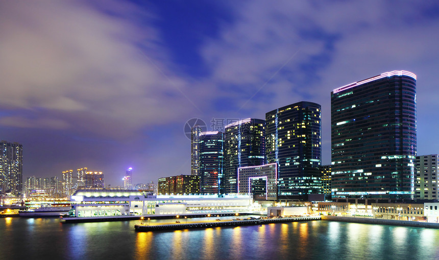晚上在市中心九龙企业景观天空地标港口城市商业区摩天大楼办公楼金融图片