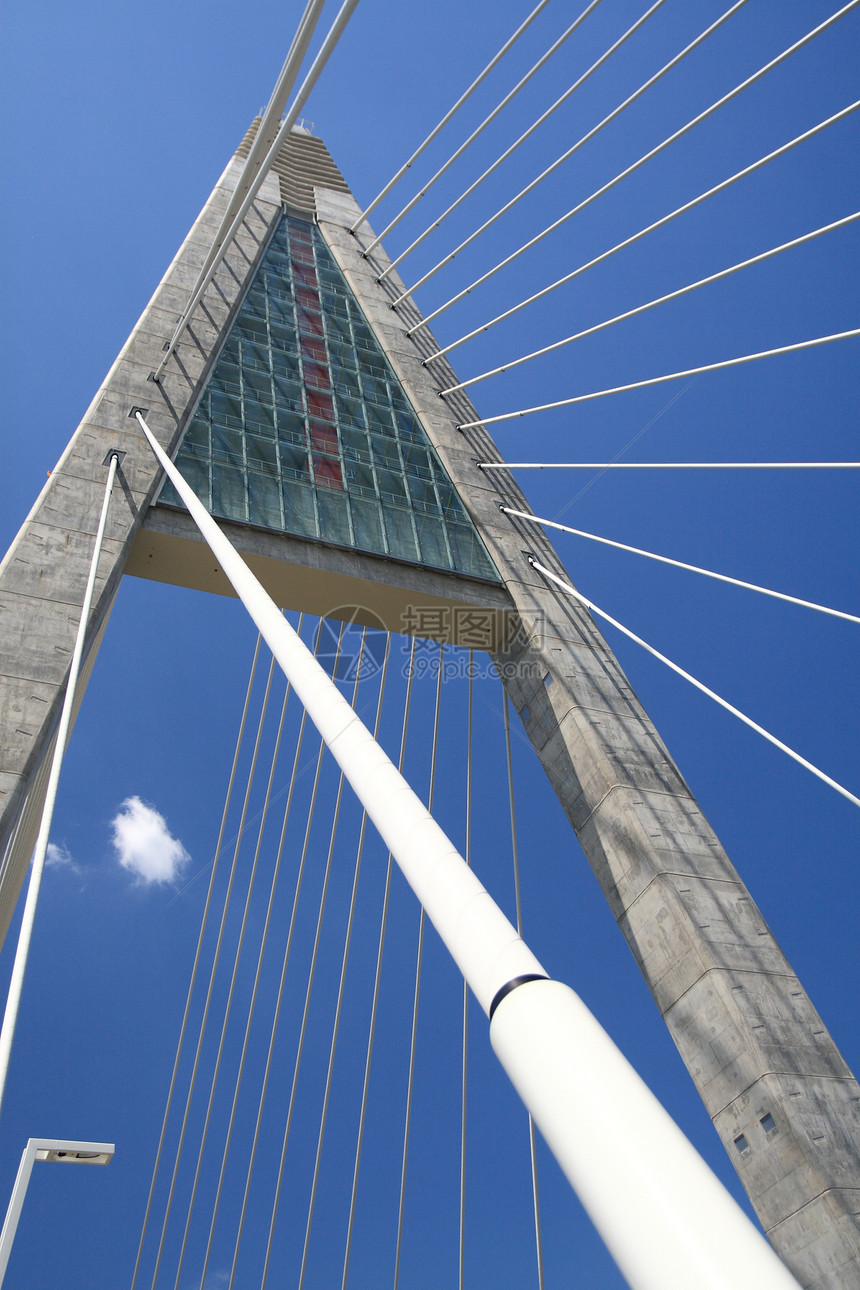 桥梁详情匈牙利汽车钢丝绳戏剧性穿越几何学力量建筑学天空灯柱三角形图片