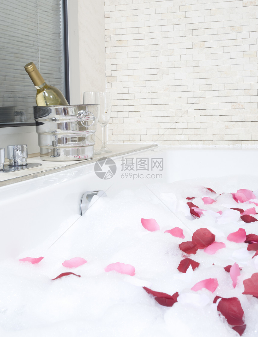 放松的洗浴玫瑰房间烛光温泉辉光橡皮龙头宽慰花朵花瓣图片