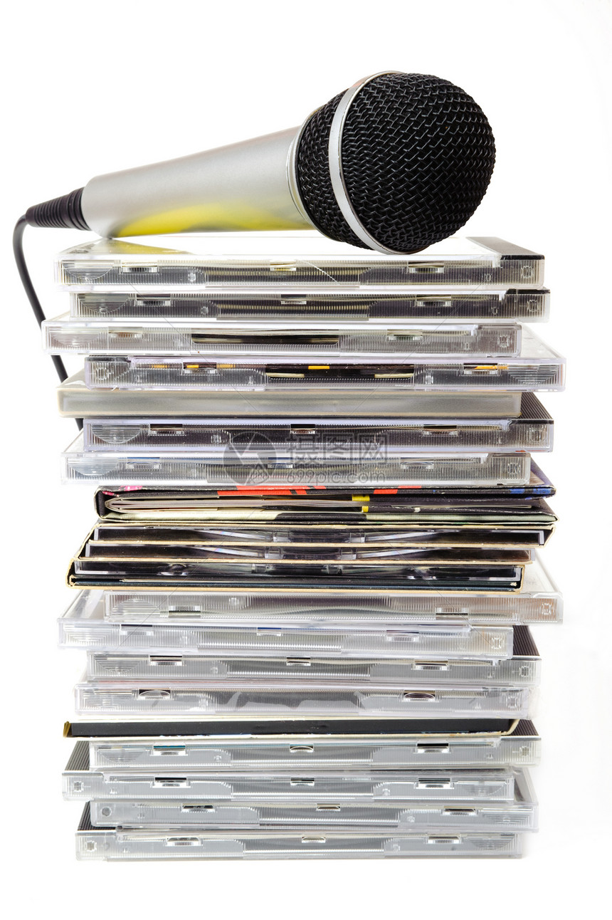 扩音器和卡拉OK光盘收藏塑料音乐娱乐电缆磁盘摄影贮存工作室麦克风金属图片