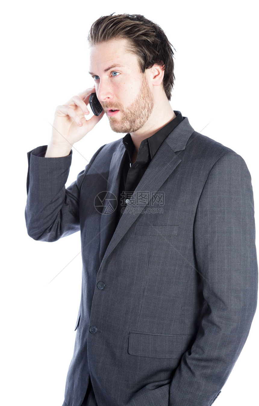 在演播室中拍摄的有吸引力的caucasian男子人士白色手机愤怒细胞情绪男人腰部套装电话图片