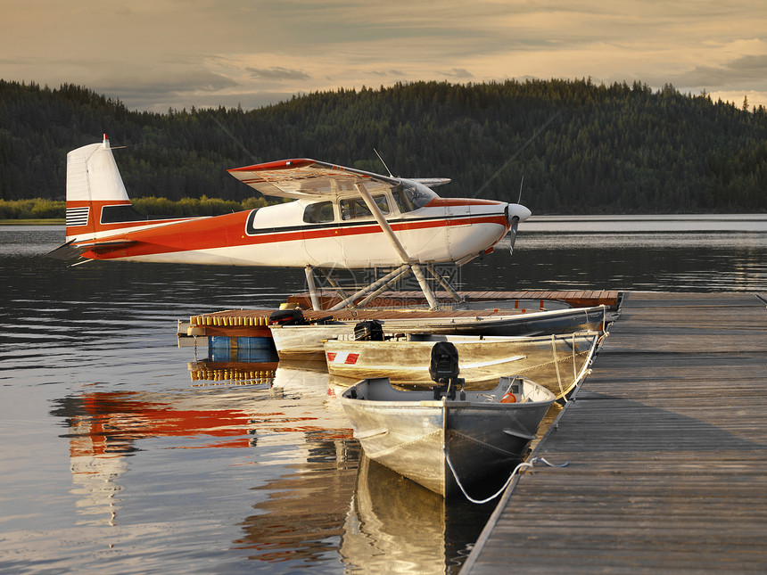 在码头停泊的浮飞机     加拿大图片