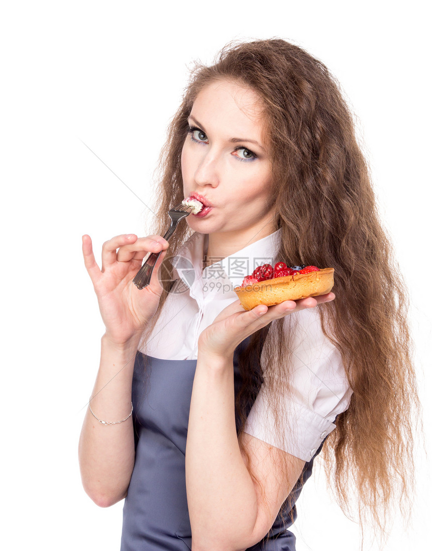 女人享受蛋糕思考浆果油炸美丽女孩糕点垃圾商业甜点营养图片