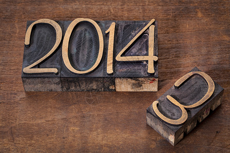 2014年新年数字古董木头凸版季节印版日历白色粮食背景图片