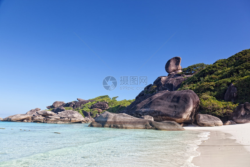 泰国西米兰的岩帆景色很美天际异国风景旅行海湾海滩晴天天空群岛岛屿图片