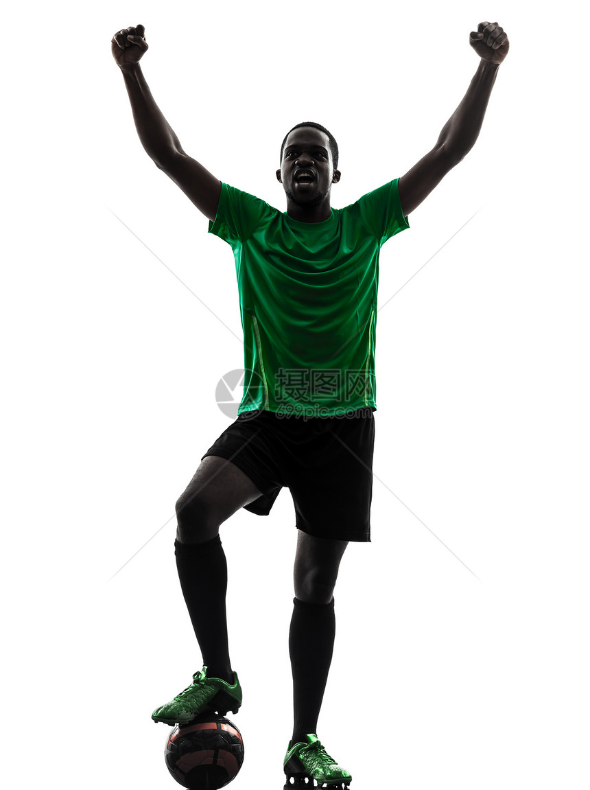 庆祝胜利的非洲男子足球运动员环影舞会幸福竞争优胜者成年人绿色拳头双臂运动成功男性图片
